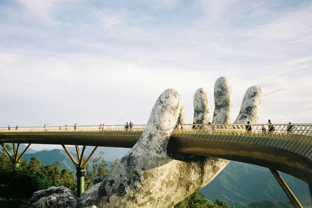 Building bridges between ideas and professional online presence